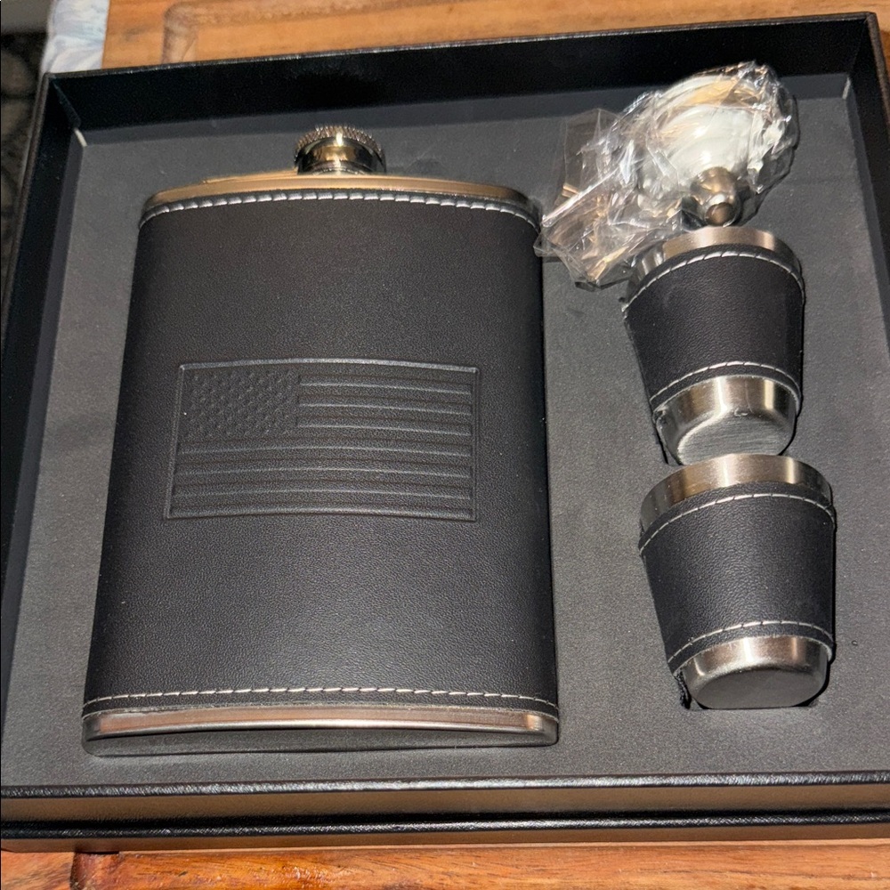 Black Leather Flask Set
